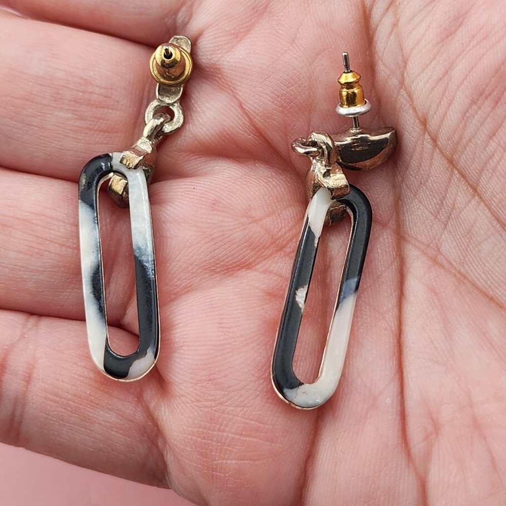 Black White Resin Oval Link Dangle Earrings Gold Tone Geometric Statement Retro